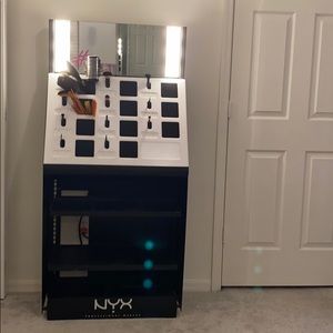 NYX Light Up Retail Fixture